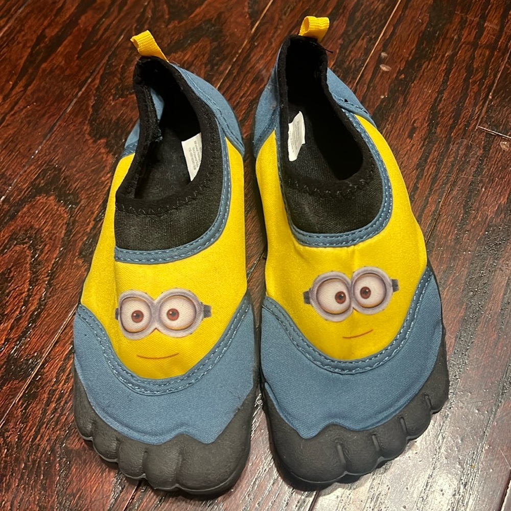 Size 2 Kids Minions Watershoes